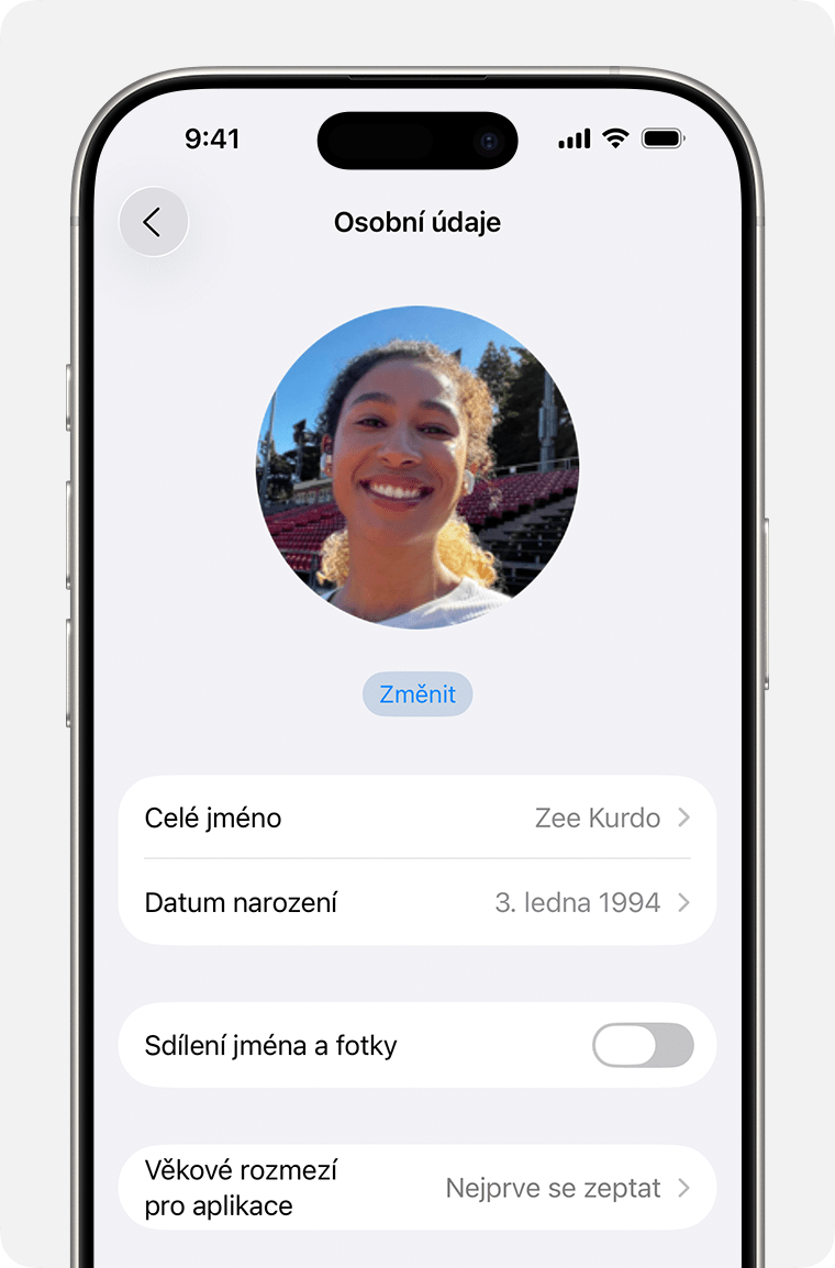 Nastavení účtu Apple na iPhonu zobrazující datum narození