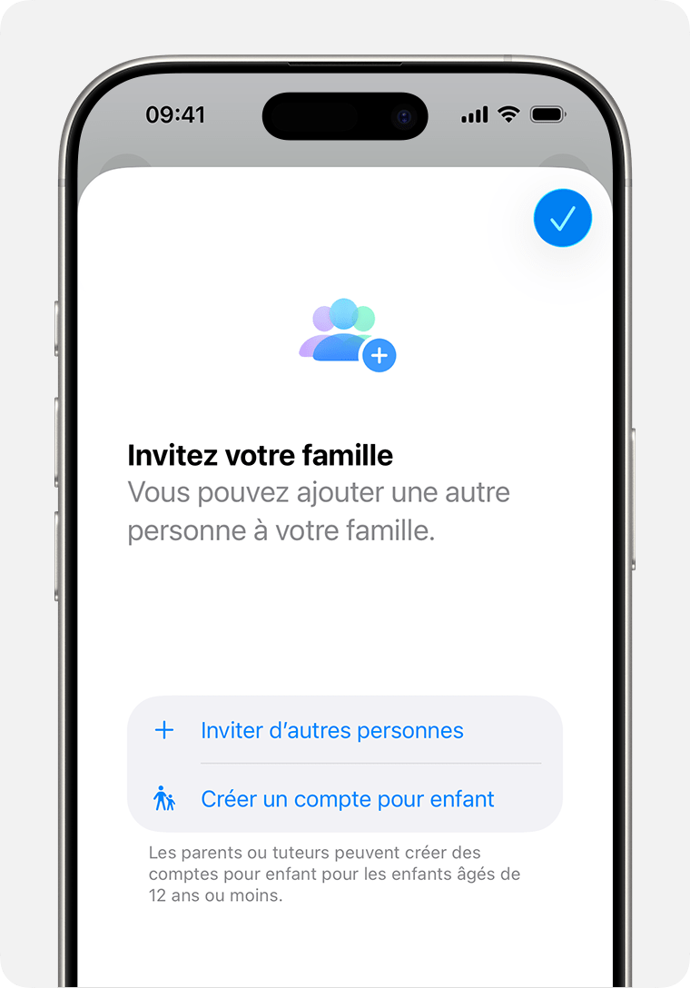 iPhone affichant une invitation à rejoindre un groupe de partage familial, y compris l’option permettant de créer un compte enfant.