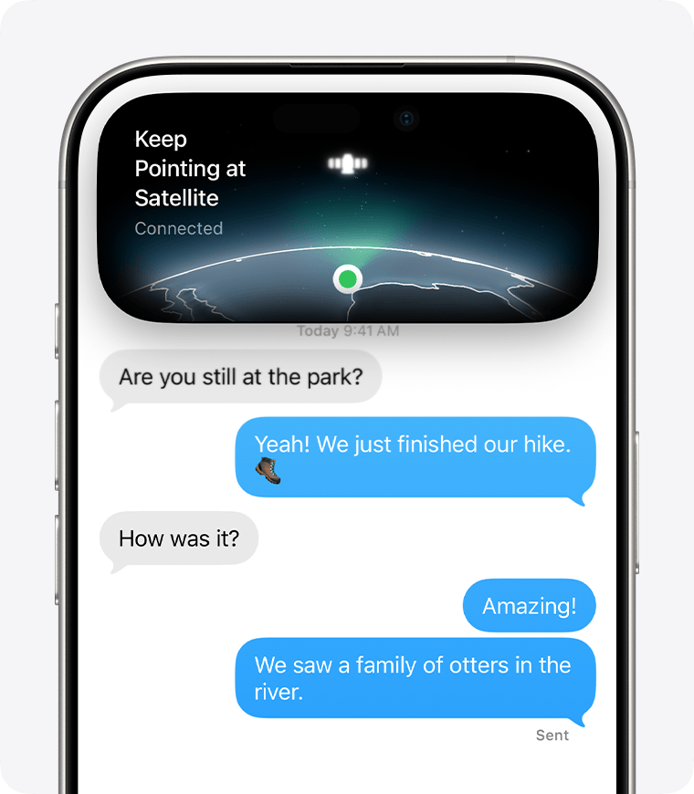 Senden einer Textnachricht über Satellit in der Nachrichten-App. Dynamic Island weist auf eine starke Satellitenverbindung hin.