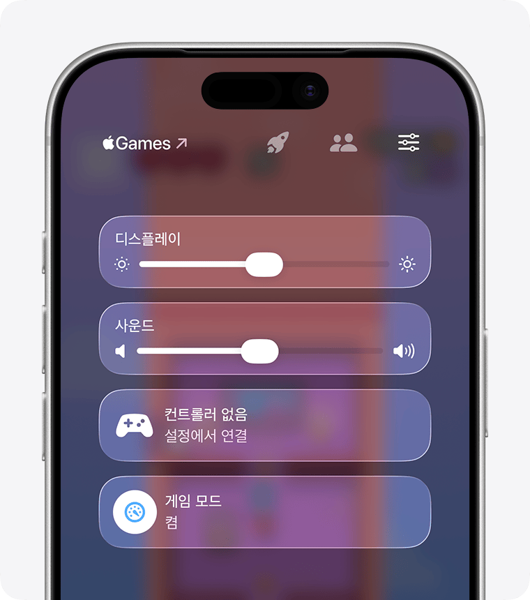 iPhone에 '게임 오버레이'가 표시되어 있습니다. 제어기 버튼은 화면 상단에 있습니다.