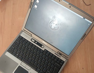 My trusty Dell, showing the SliTaz desktop