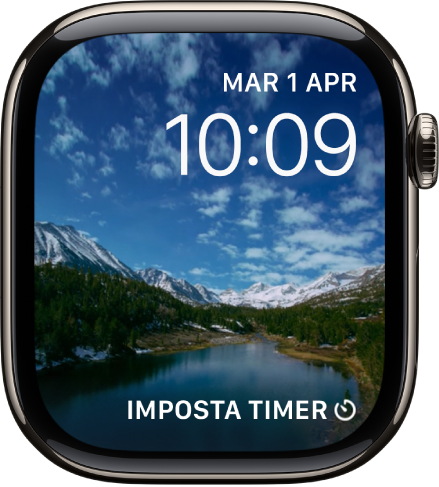 Il quadrante Timelapse mostra un video timelapse di un paesaggio locale. In basso, è presente la complicazione Bussola.