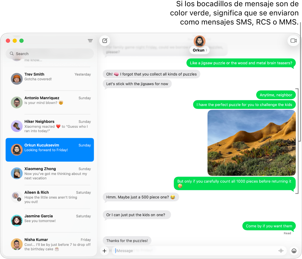 La ventana de Mensajes con una lista de conversaciones en la barra lateral de la izquierda y una transcripción a la derecha. Las burbujas de mensaje son de color verde, lo que indica que se enviaron como mensajes SMS, MMS o RCS.