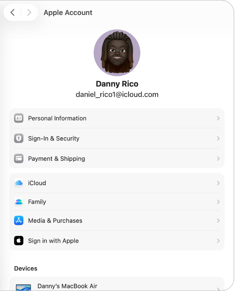 Apple खाता सेटिंग्ज़ में शीर्ष पर यूज़र के Apple खाते की तस्वीर प्रदर्शित होती है।