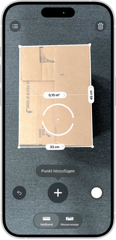 Ein Bildschirm, der die Messung der Abmessungen einer Box in der App „Maßband“ zeigt. Die Fläche der Box wird auf der Basis ihrer gemessenen Abmessungen berechnet.