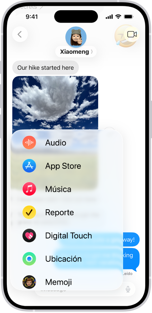 El menú Agregar en Mensajes en el iPhone mostrando varias funciones de iMessage: mensajes de audio, App Store, imágenes GIF, Reporte, Digital Touch, compartir ubicación y Memoji.