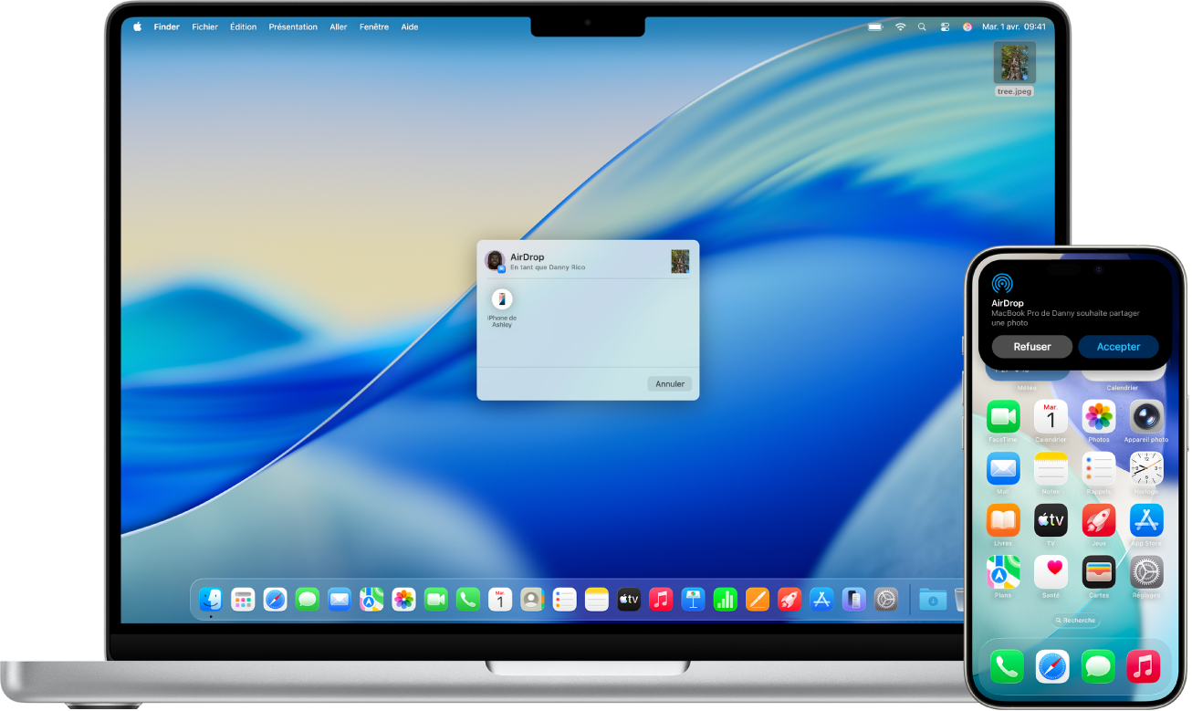 Un Mac se trouve à proximité d’un iPhone. La zone de dialogue d’AirDrop est ouverte sur le bureau du Mac, prête à partager un document avec l’iPhone. L’écran de l’iPhone affiche une notification relative à la réception du document.
