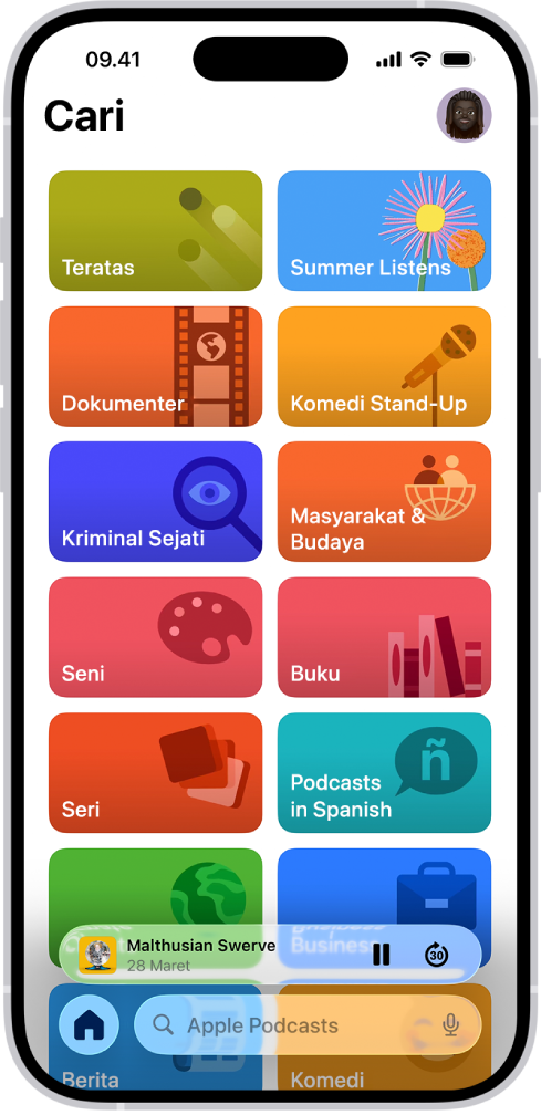 Layar Pencarian di app Podcast, menampilkan kategori podcast. Ke bagian bawah layar terdapat MiniPlayer. Di bawahnya terdapat tombol Utama dan bidang pencarian.