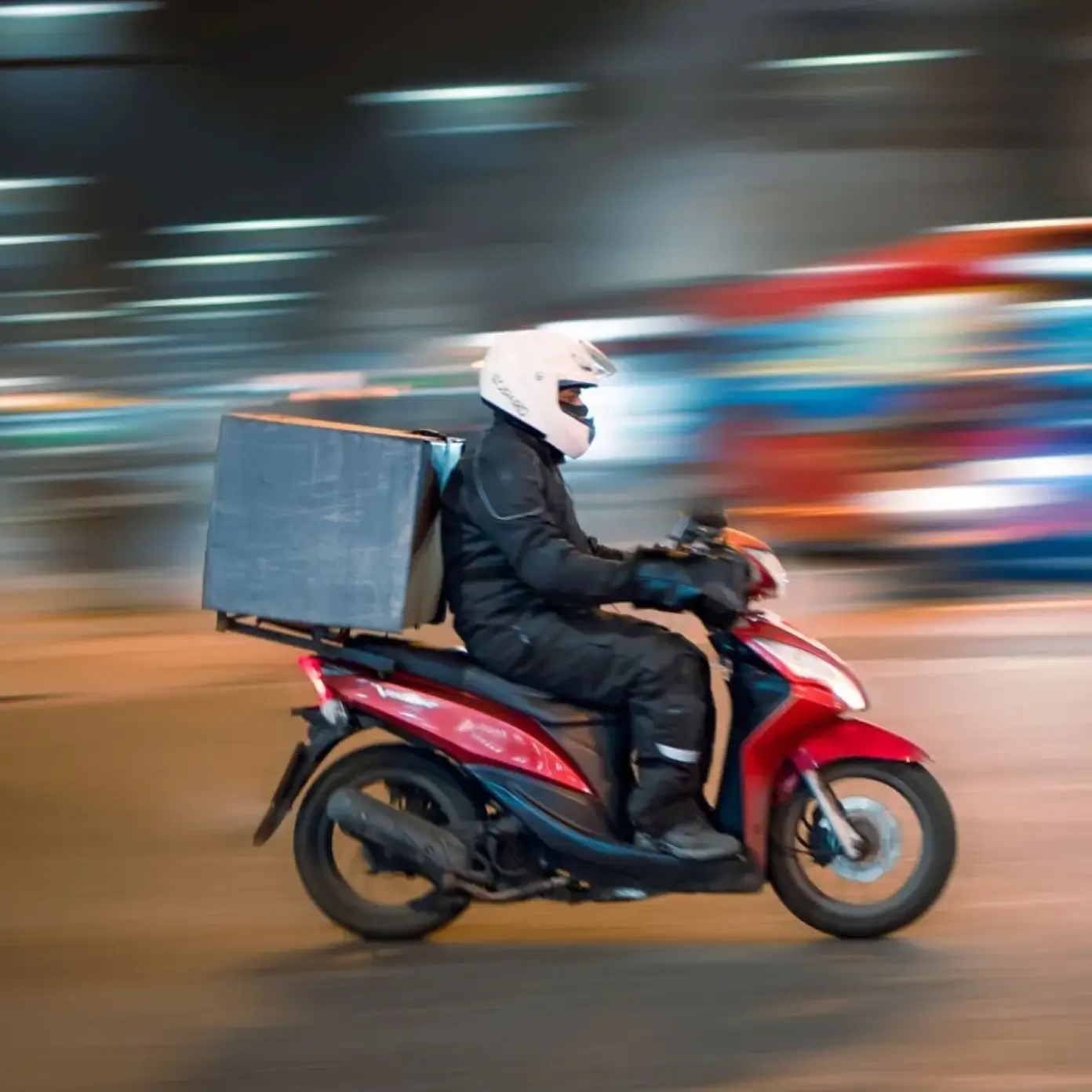 Flipdish delivery rider on a motorbike speeding through the city, symbolizing fast food ordering and fulfillment