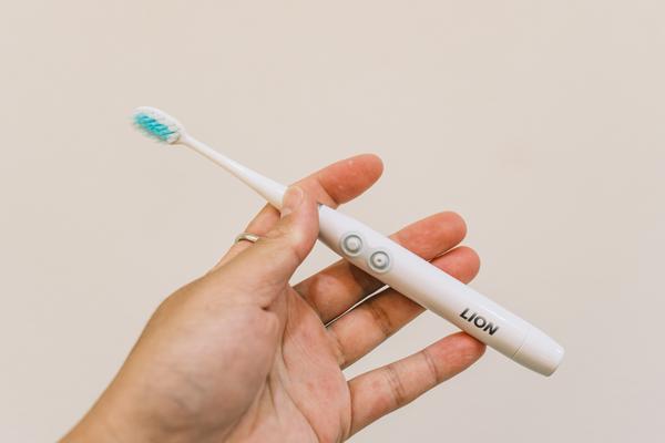2000円以下で買える電動歯ブラシ。初めての人にも使いやすい