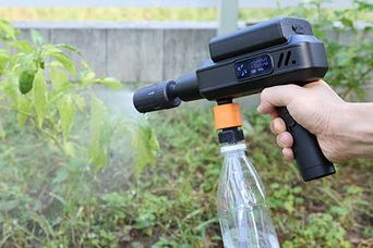 もう重い腰を上げなくていい。重さ920g・水道いらずのコードレス高圧洗浄機で掃除をもっとラクに
