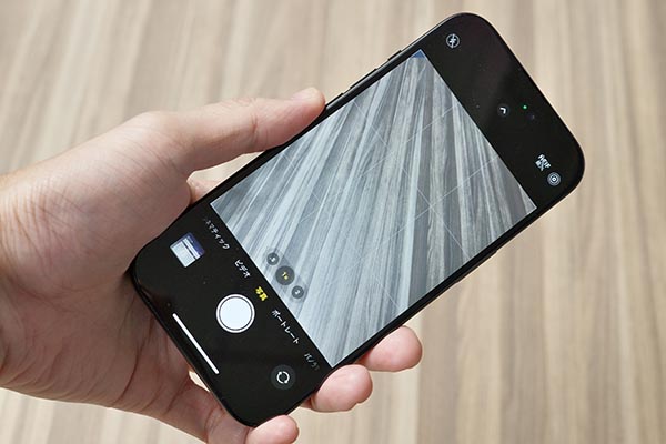iPhone 15 のカメラ