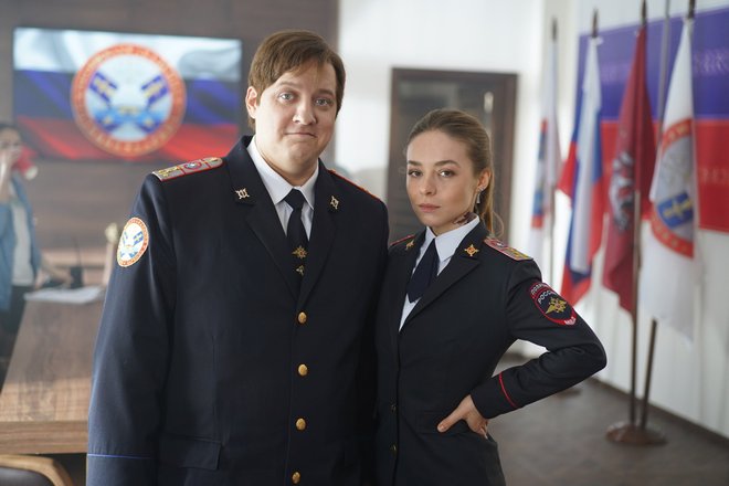 Роман Попов и Рина Гришина, кадр из сериала «Полицейский с Рублевки» Роман Попов и Рина Гришина, кадр из сериала «Полицейский с Рублевки»