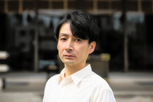 小説家、岡崎隼人さん=D-76 池田理寛さん撮影