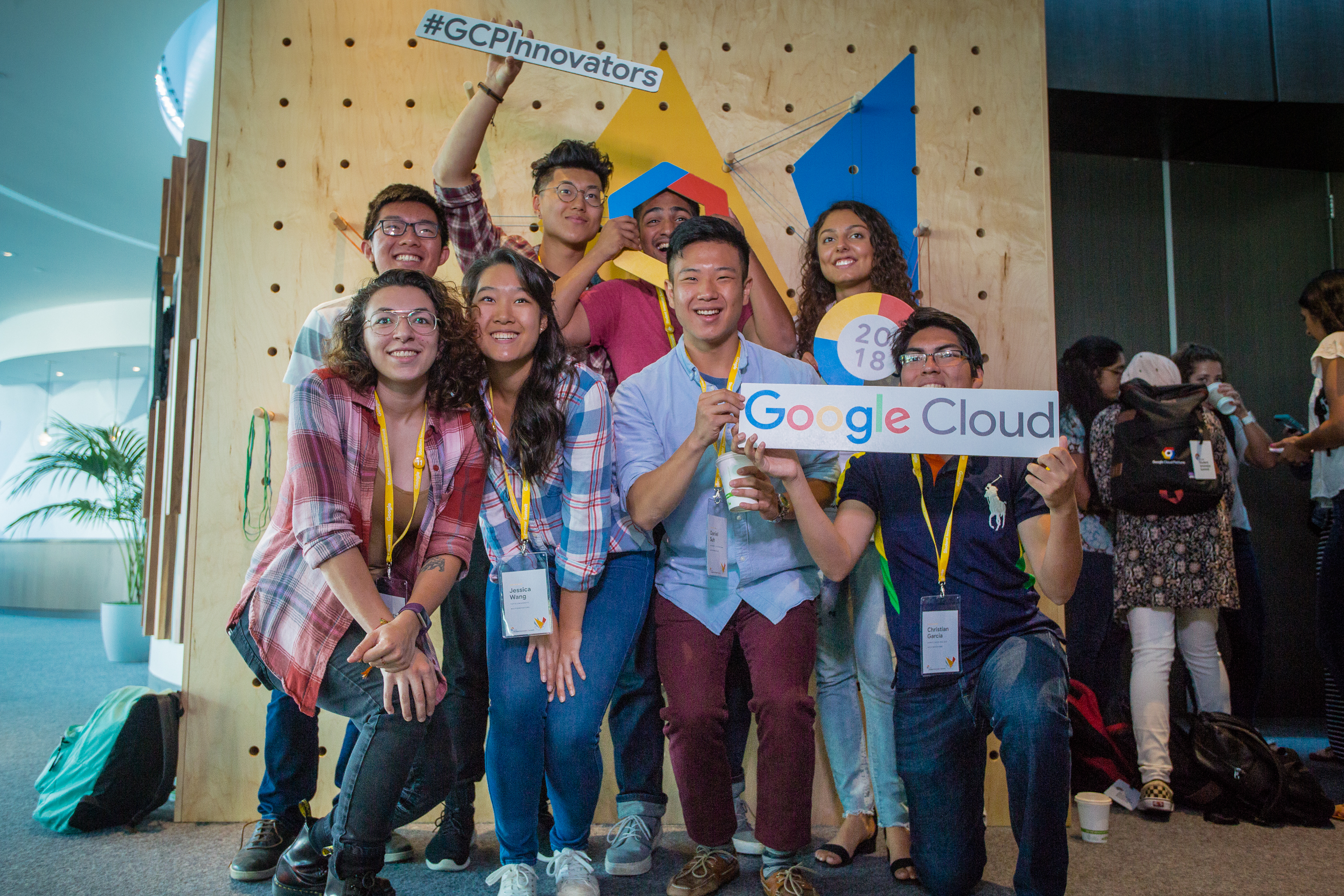 groupe d'étudiants souriant